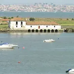 Legendary Bay Temática Casa de hóspedes Seixal (Setubal)